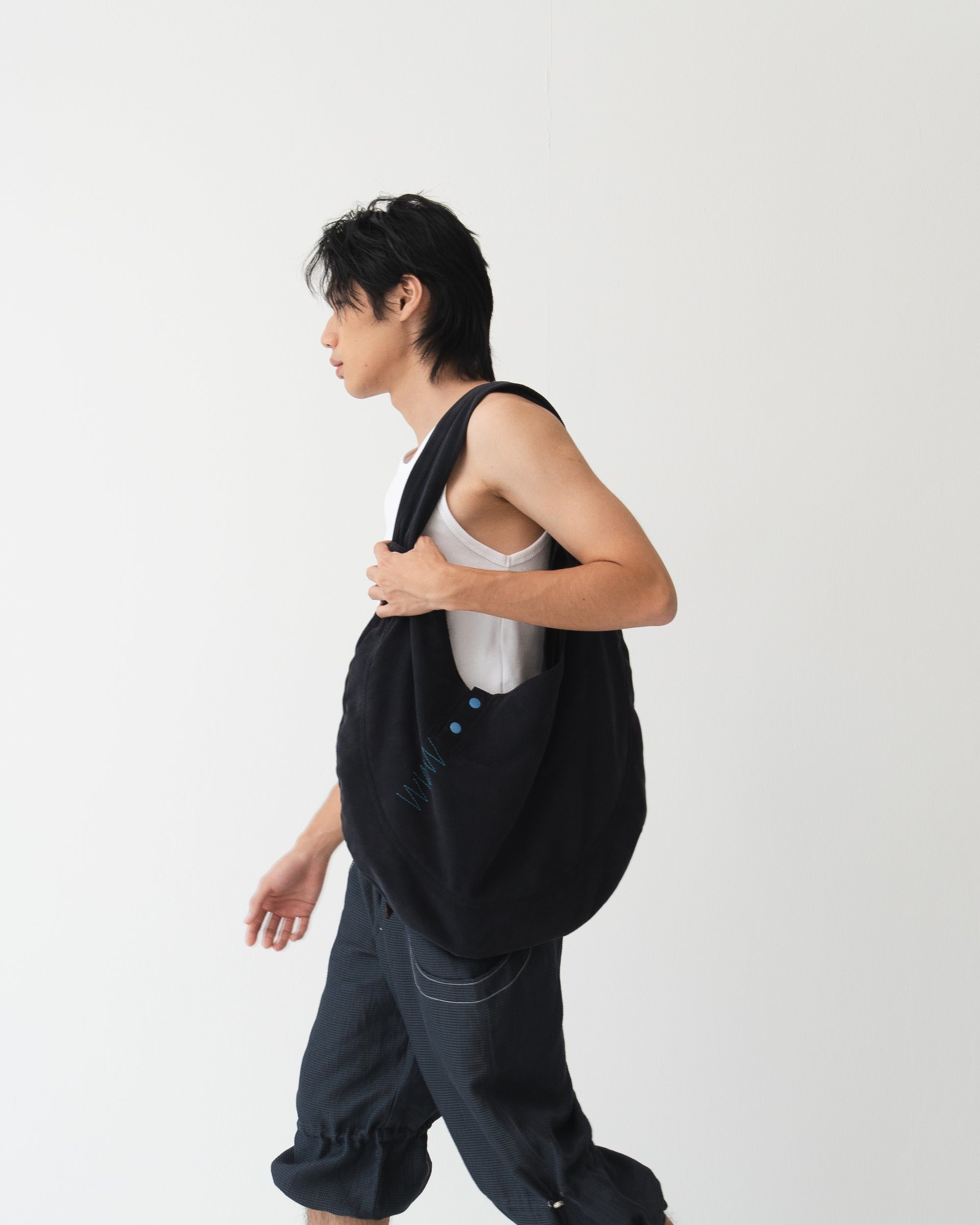 019 Cross-Body Bag · Black