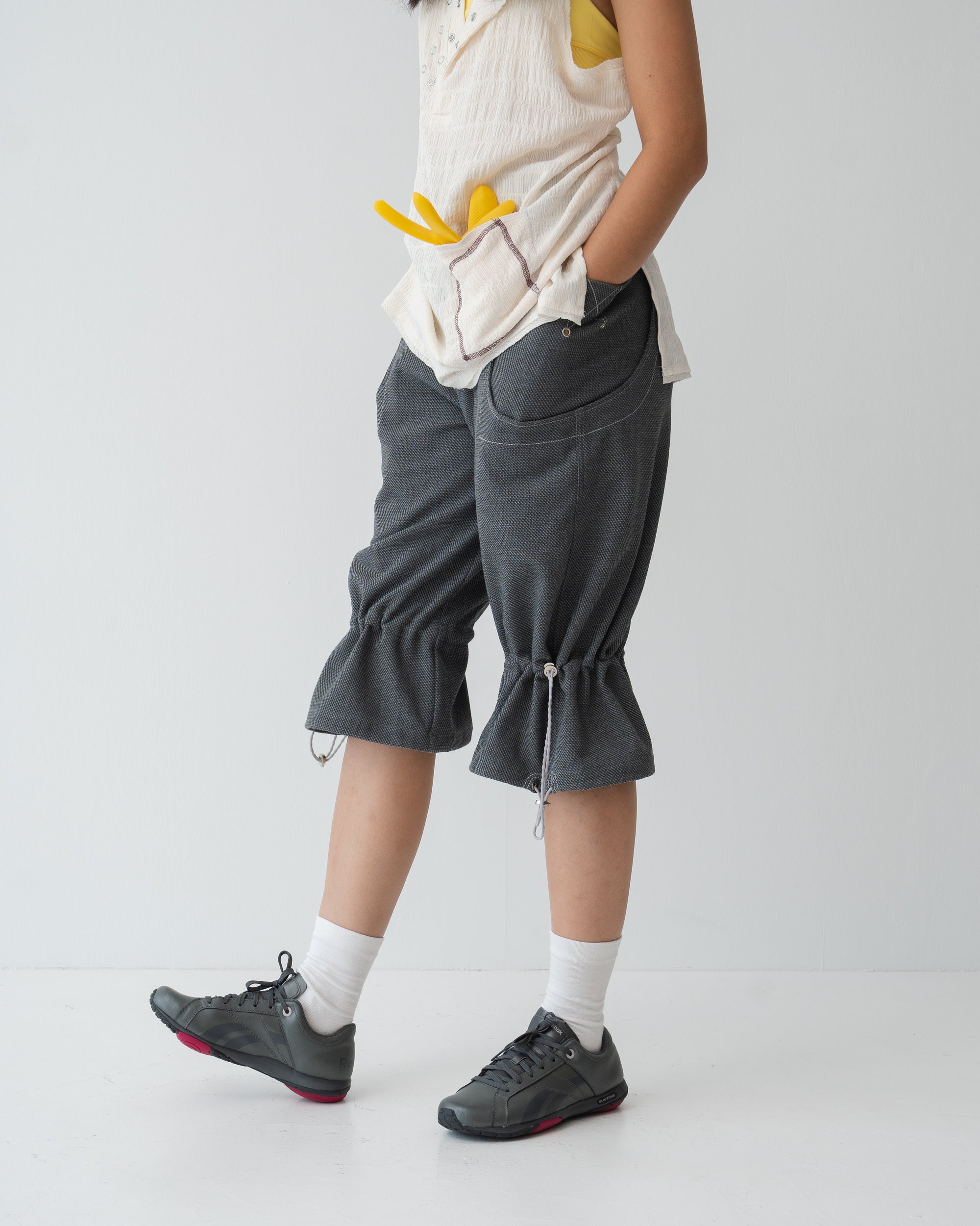 010 Hoe Capris · Grey
